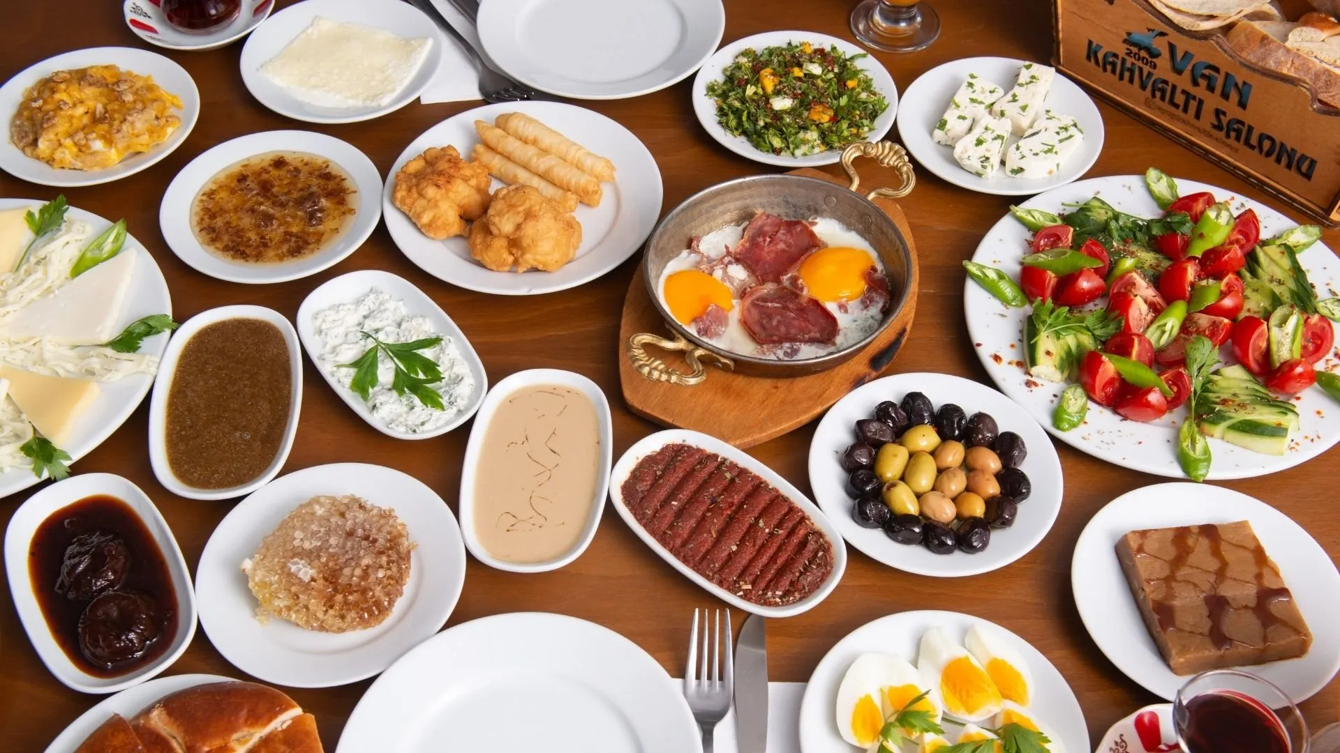 Serpme Van kahvaltısı sofrası